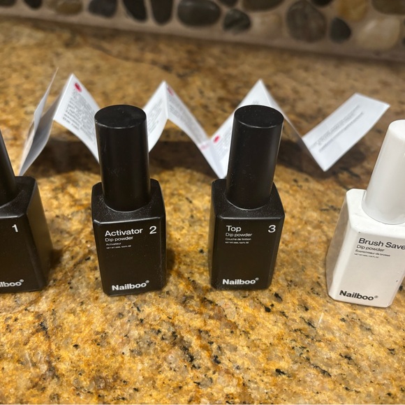Nail Dipping Powder Set with Black and White Bottles - Picture 4 of 9